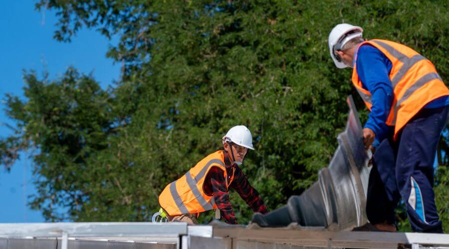 Professional gutter cleaning in Manor, PA